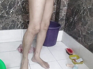 Desi aunty ko saman dene ke bahane pel diya