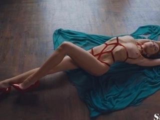 'SUPERBE - Perfect Body Vixen Mia Aria Erotic Displays'