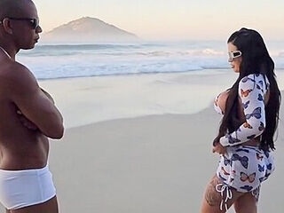Pamela Makeup Morena Gostosa Estava Perdida Na Praia De Nud