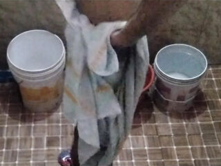 Is their anyone who wanna bath with me