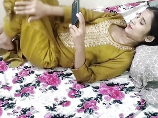 Desi hot girl ki jawani dekh kar mera land khara ho gya