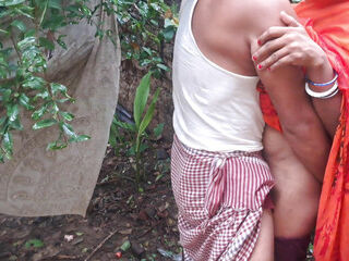 Desi Bhabhi outdoor