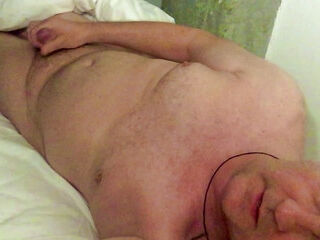 Cooke daddy nakedly wanking in the bed