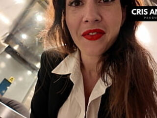 APAGON Espa&ntilde_a - Blackout SPAIN - Bloqu&eacute_e dans l&#039_ascenseur, elle finit par baiser son voisin mari&eacute_ - part 02