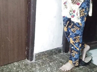 Buaa ki step daughter ko ghar me jabar dasti pakad ke pel diya