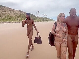 Fui Com Minha Amiga Da A Bucetinha Em Uma Praia De Nudismo Para Os Pirocudos 12 Min