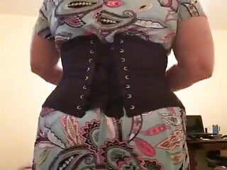 Ladyunfminer a few weeks into waist training in her corset